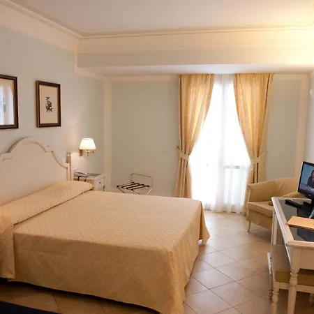 Daphne Hotel