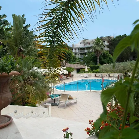 Hotel Daphne Giardini Naxos