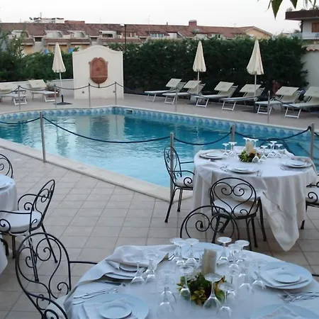 Daphne Giardini Naxos