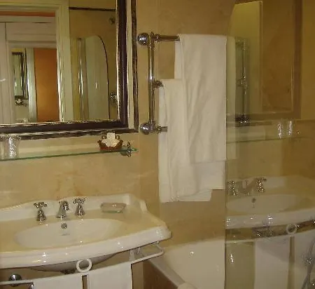 Daphne Giardini Naxos