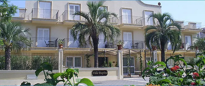 Daphne Giardini Naxos