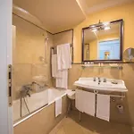 Daphne Hotel