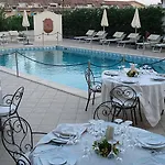 Hotel Daphne 4*