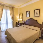 Daphne Hotel