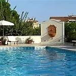 Daphne Hotel 4*