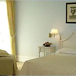 Daphne Hotel
