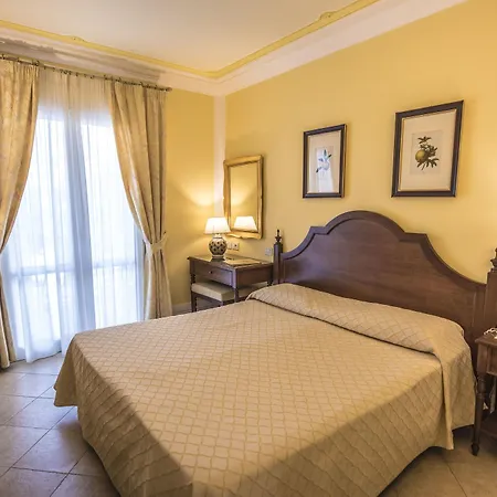 Daphne Hotel Giardini-Naxos