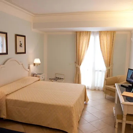 Hotell Daphne Giardini Naxos