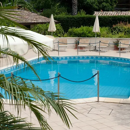 Hotell Daphne 4*