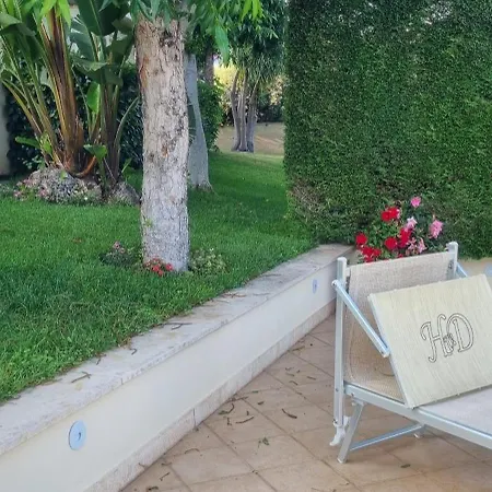 Daphne Hotel 4*