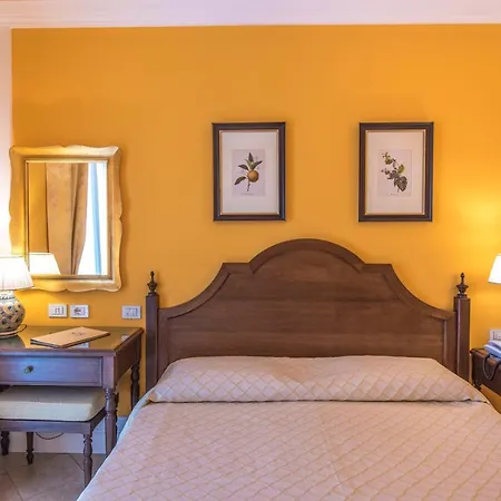 Hotell Daphne Giardini Naxos