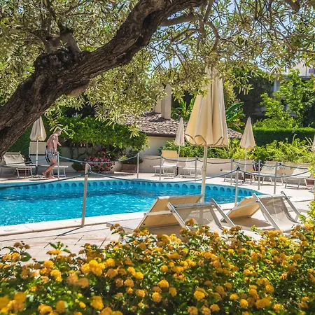 Otel Daphne 4*