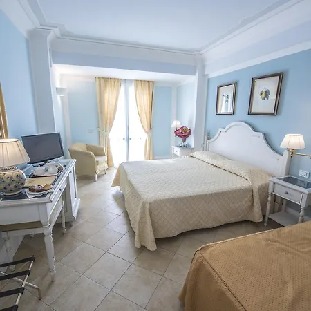 Otel Daphne Giardini Naxos