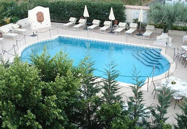 Daphne גיארדיני נאקסוס